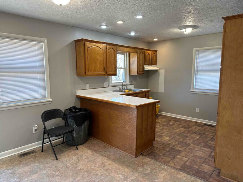 Building Photo - 9812 Sunkist Way