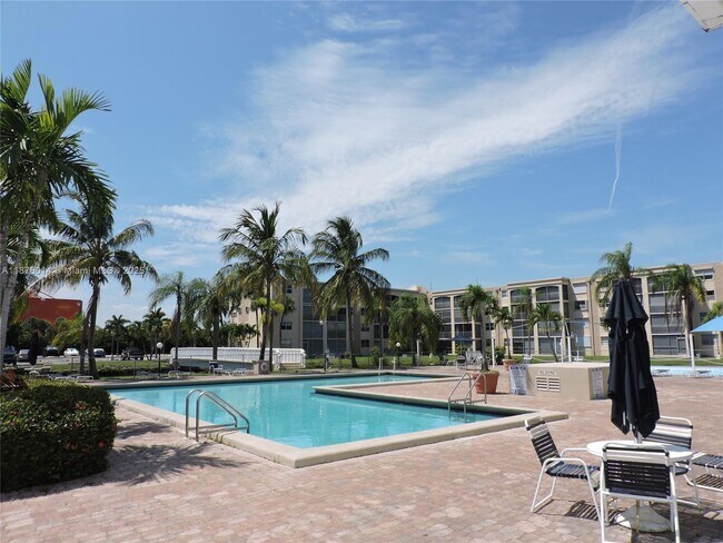 Building Photo - 501 E Dania Beach Blvd