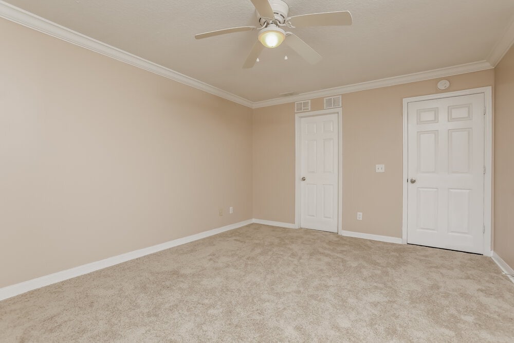 Building Photo - 210 Bloxam Ave