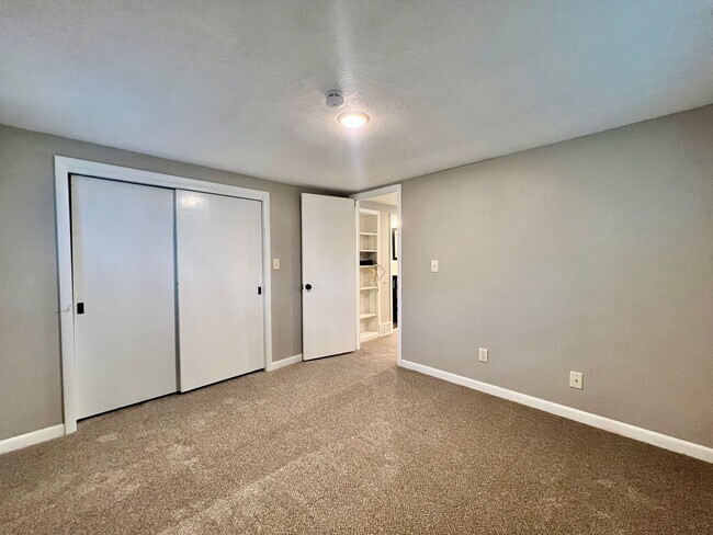 Building Photo - Beautiful 4-Bed, 2-Bath Single-Family Home!