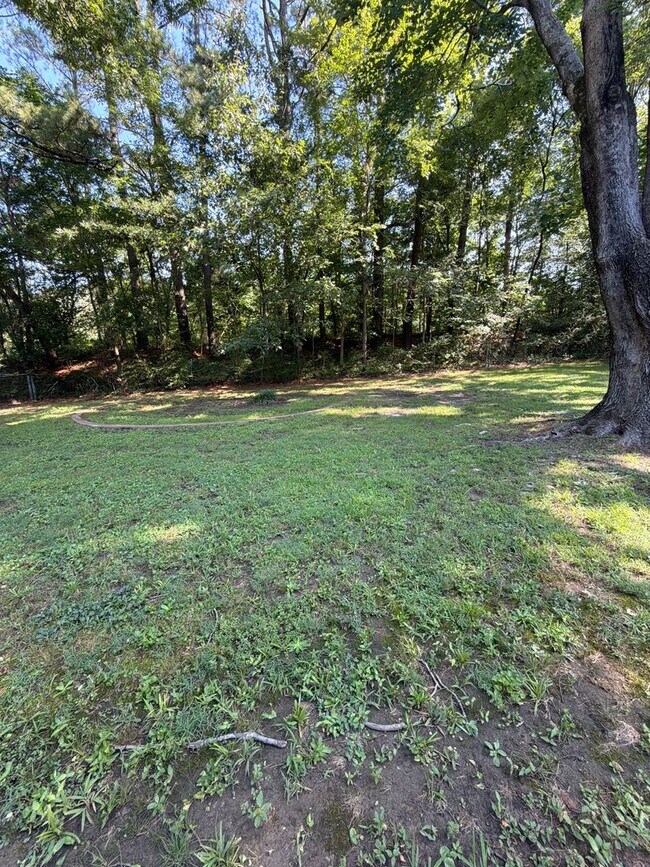 Building Photo - Newly Updated! Available Now! A Perfect Family home-  in HUMBOLDT TN!