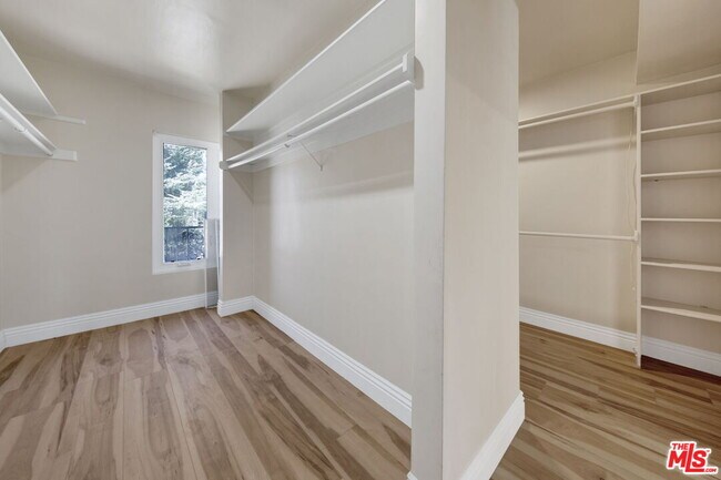 Building Photo - 16608 Park Ln Cir