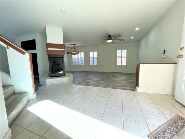 Building Photo - Two Oversized Rooms is what you looking for!