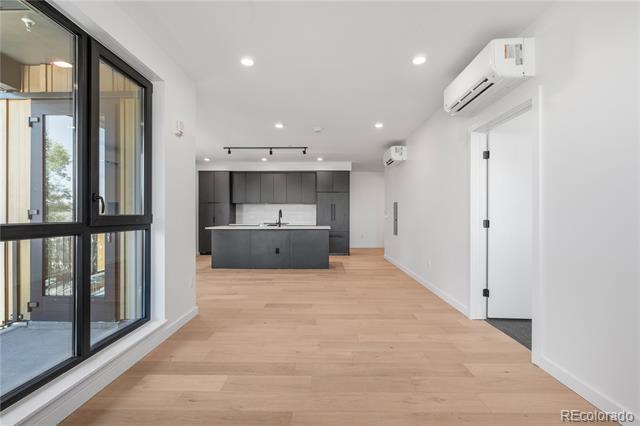 Building Photo - 1601 Park Ave