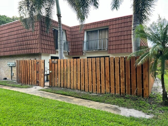 Primary Photo - 3216 Spanish Wells Dr
