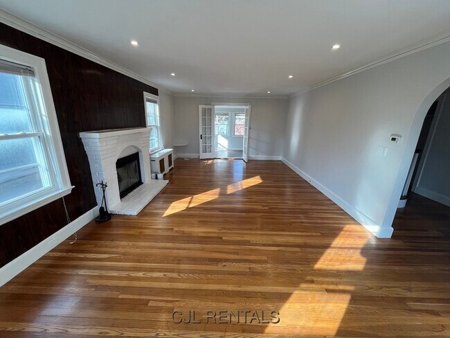 Building Photo - 30 Stearns Rd