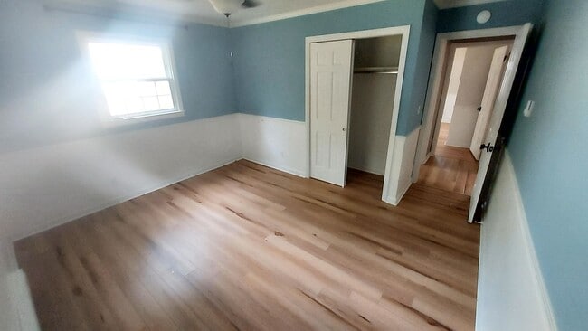 Building Photo - 2 Bedroom 1 Bath 1025 Sqft Home Minutes to...