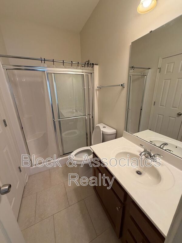 Building Photo - 832 Central Park Ave