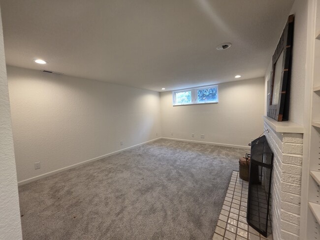 Building Photo - 963 Parkway Dr NW