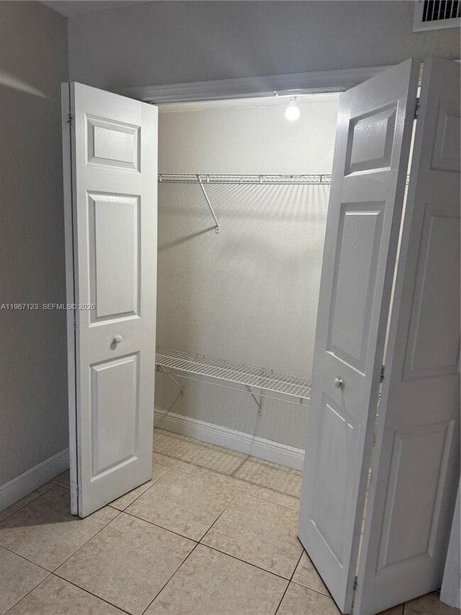 Building Photo - 14421 N Kendall Dr