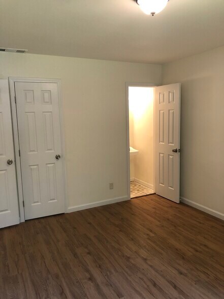 Bedroom with 1/2 Bathroom - 9215 ARISTIDES DR