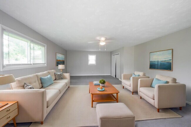Building Photo - "Charming 4-Bedroom Retreat with Spacious Living in Indianapolis!"
