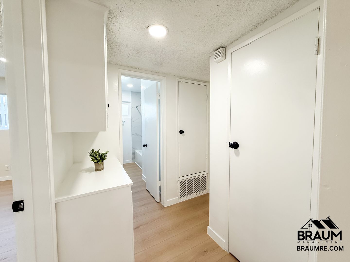 Building Photo - 6041 Whitsett Ave