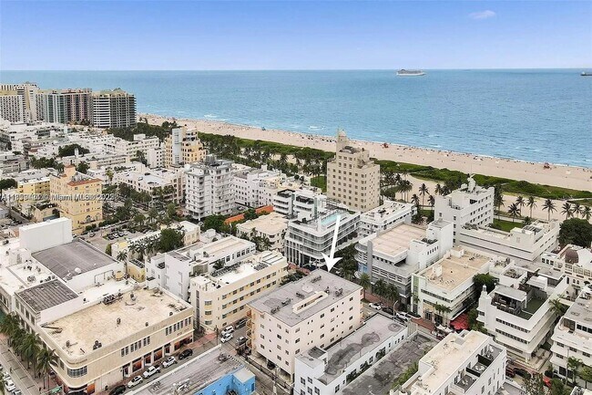 Building Photo - 1150 Collins Ave