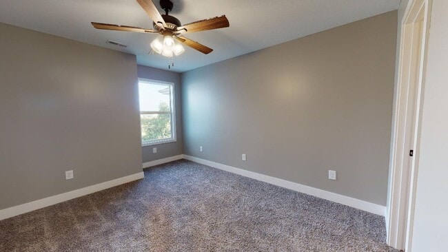 Building Photo - 3 bed 2 bath in Savannah schools close to I-29