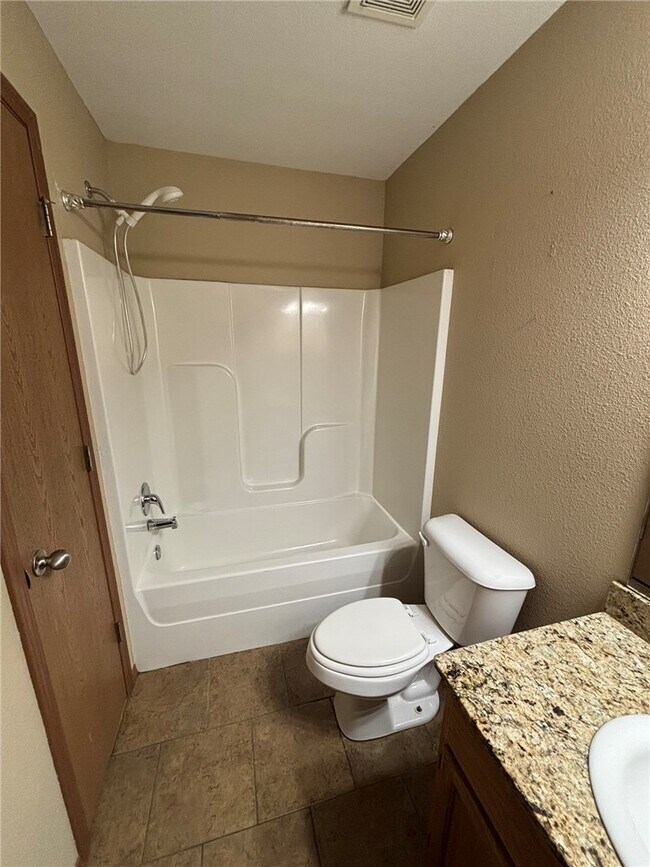 Building Photo - 240 Sage St