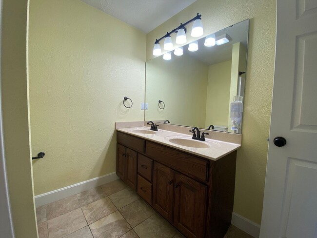 Building Photo - Your Dream Rental Awaits in Osage Hills – ...