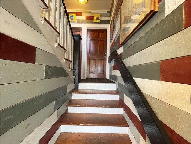 Building Photo - 711 Fargo St