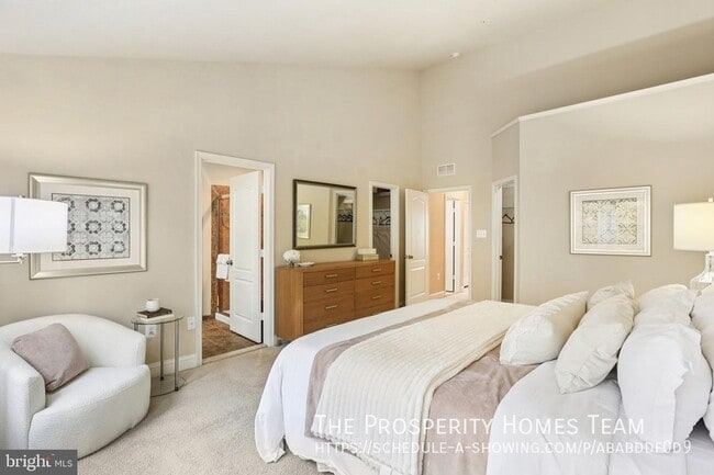 Building Photo - 9384 Rock Ripple Ln