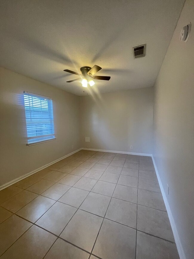 Building Photo - 130 Leeswood Cir