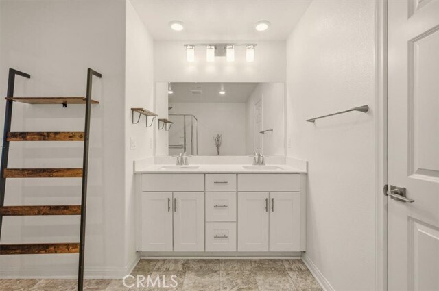 Building Photo - 14051 Diamond
