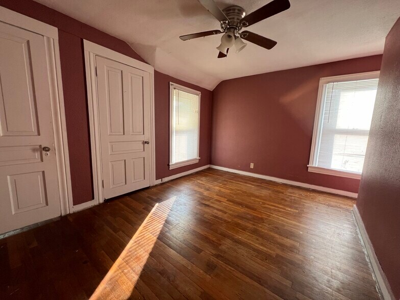 Building Photo - 738 Griswold St