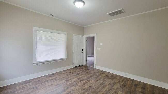 Building Photo - 1230 Tank Ct
