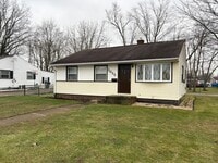 Building Photo - Three bedroom one bathroom home for rent in Perry