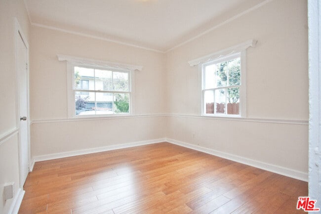 Building Photo - 153 Hollister Ave