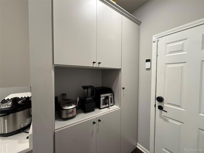 Building Photo - 4811 Broomfield Way