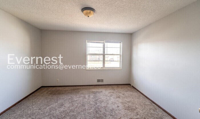 Building Photo - 2356 S Crysler Ave
