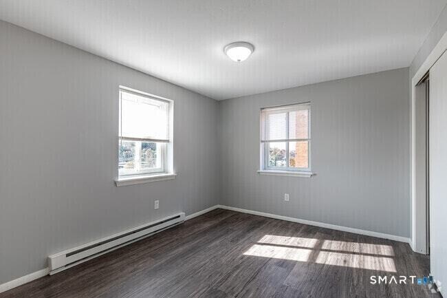 Building Photo - 923 W Main St