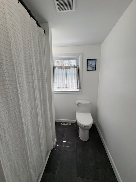 Building Photo - 8 Carter Rd