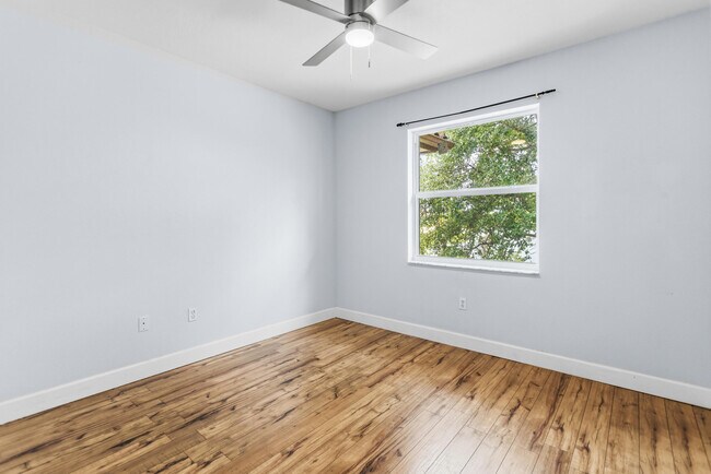 Building Photo - 5056 SW 141st Ave