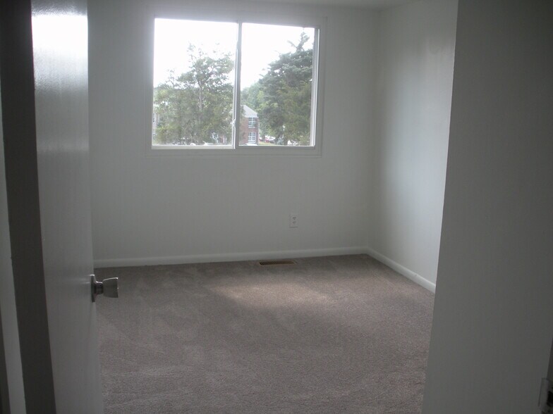 Building Photo - 79 Chestnut Dr
