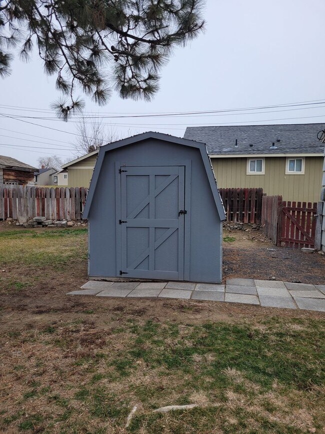 Building Photo - House in Knolls Vista