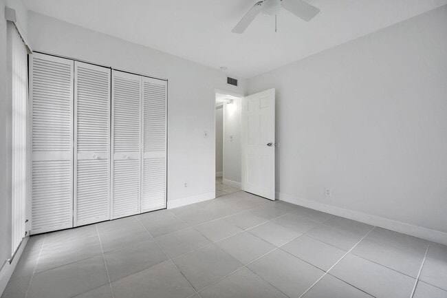 Building Photo - Beautiful Renovated 3/1