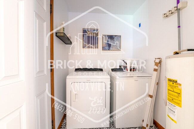 Building Photo - 2407 Holbrook Dr