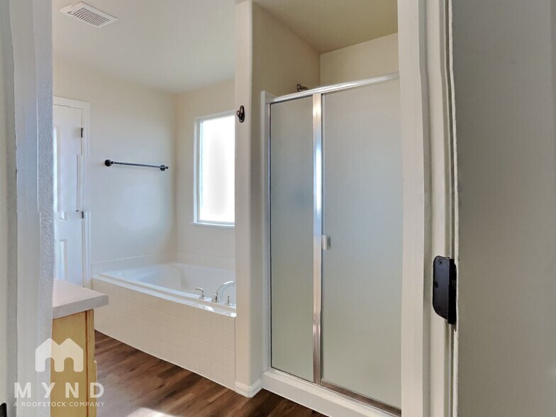 Building Photo - 6365 San Mateo Dr