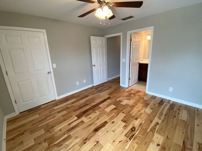 Building Photo - Convenient location in Murfreesboro