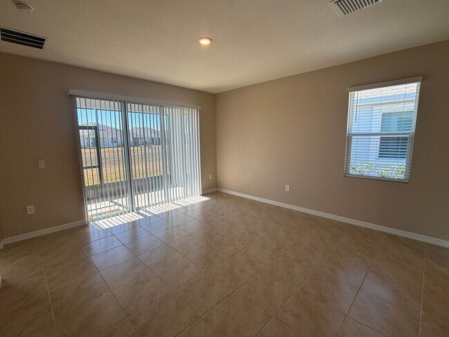 Building Photo - Charming House with tons of Amenities (all...