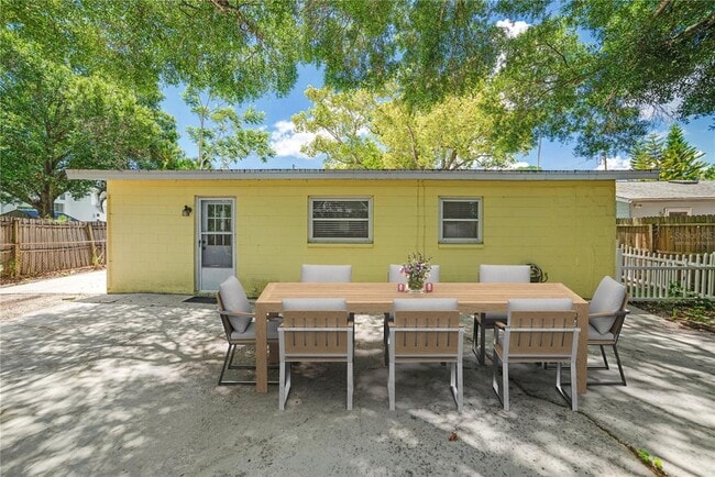 Building Photo - 4413 W Rogers Ave