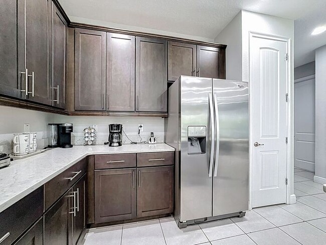 Building Photo - 8 Bedrooms 7 baths on a resort community