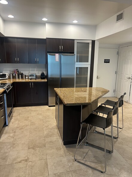 Building Photo - 1755 E Hallandale Beach Blvd