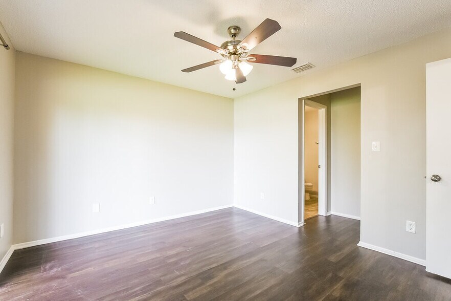 Building Photo - 8611 Drayton Ct