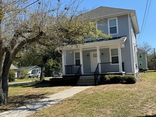 Building Photo - 1905 Grayson St