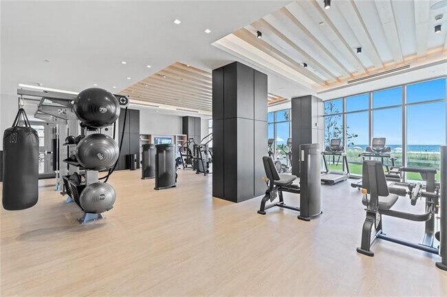 Building Photo - 1116 N Ocean Blvd