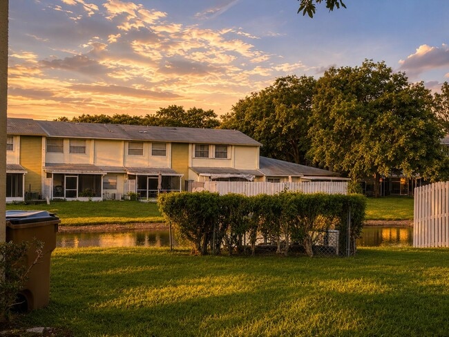 Building Photo - 887 Crystal Lake Dr