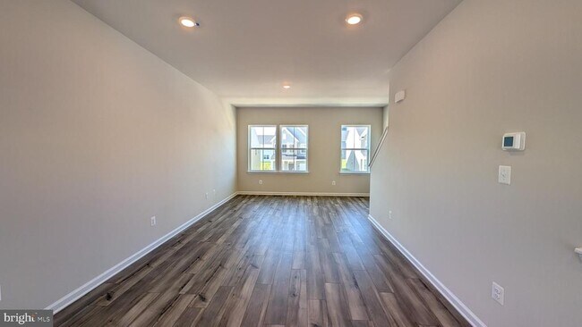 Building Photo - 413 SILVER BIRCH Dr
