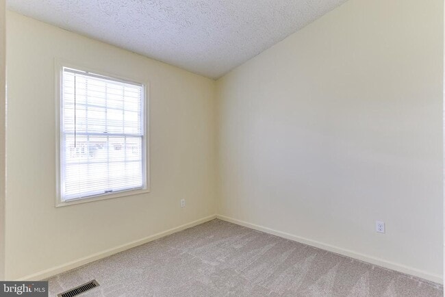 Building Photo - 6388 New Haven Ct